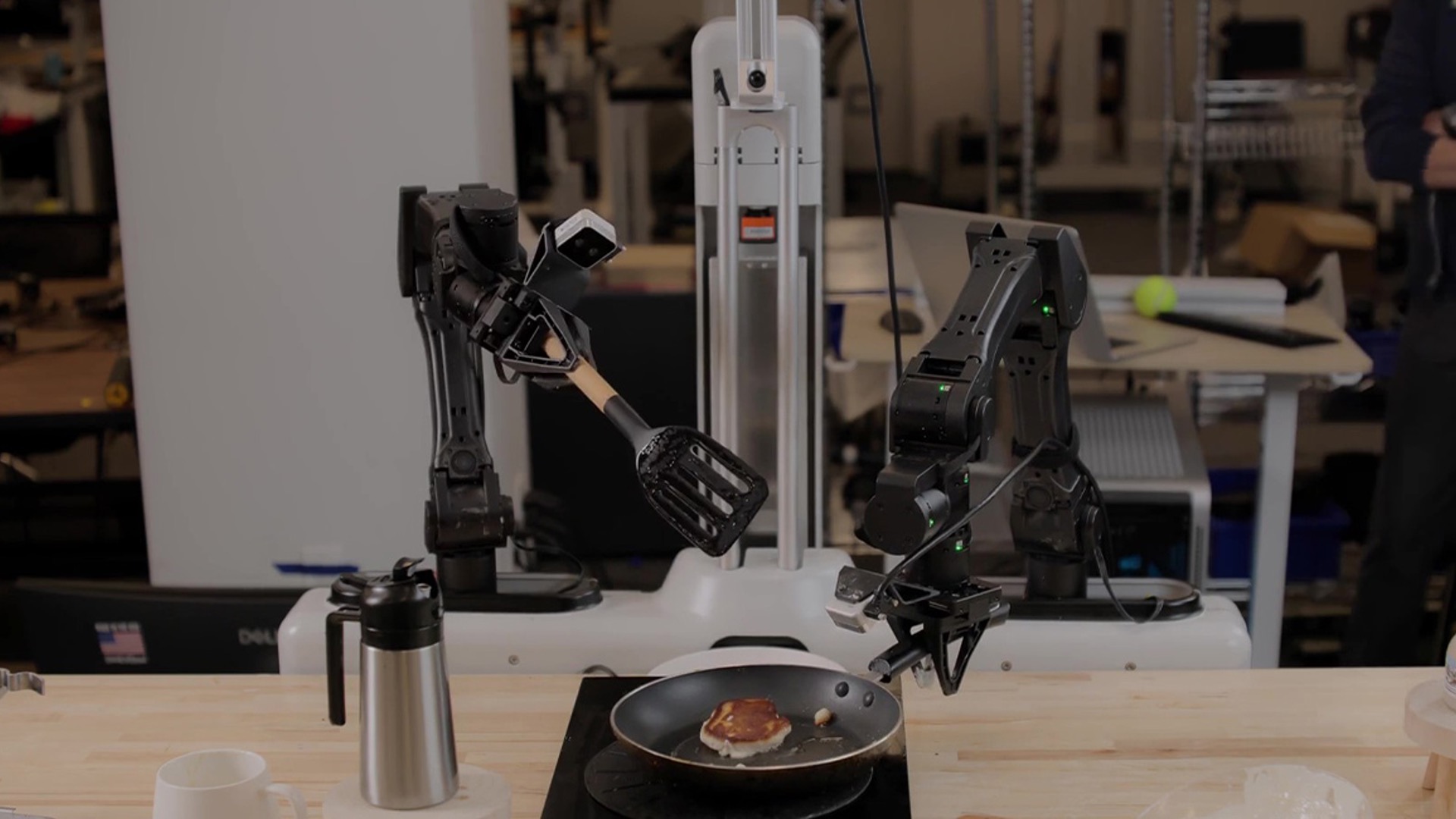 Démonstration de robotique et d’IA physique avec le S1 de Skild AI